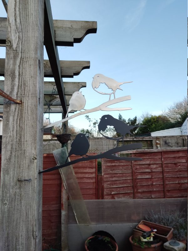 Robin and chick metal tree art metal bird garden stake (silver) - Image 4